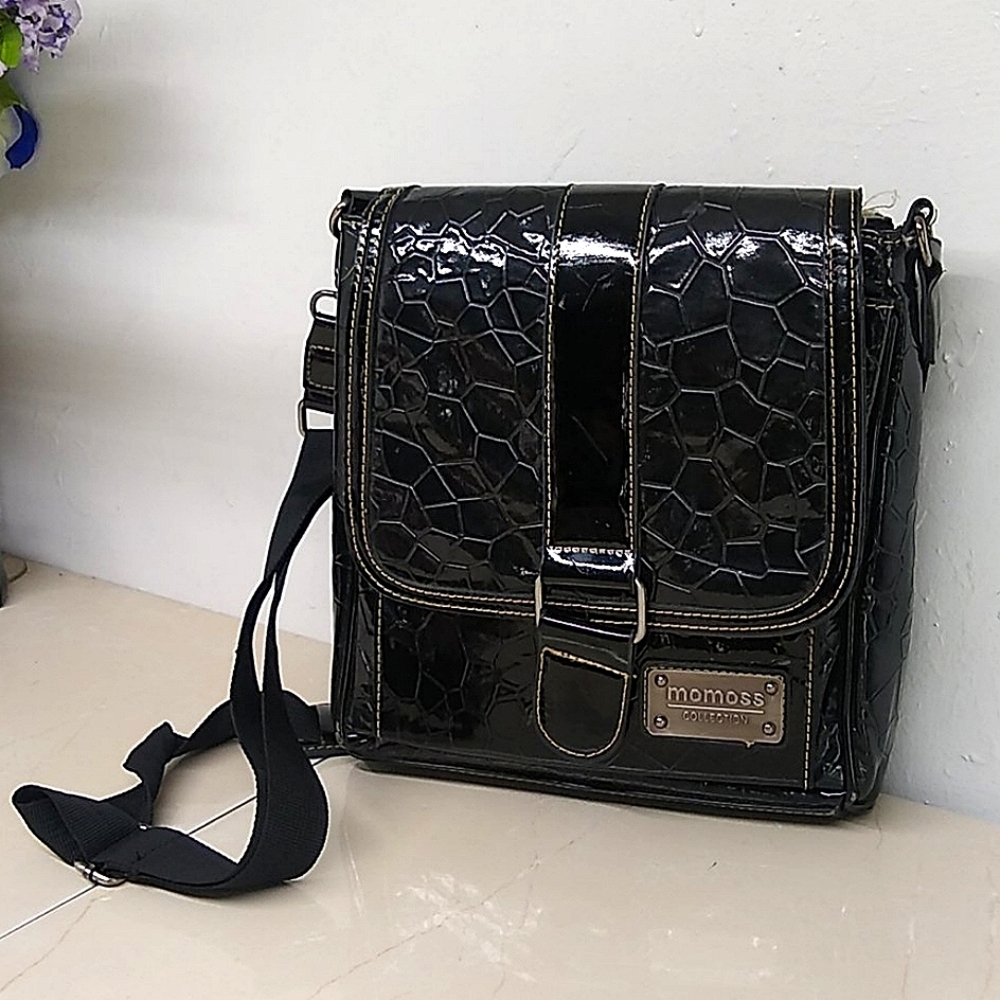 🔴 Momoss Black Vinyl Messenger Style Crossbody